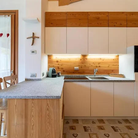 Chalet De L'or - Alpe Lusia Dolomites Apartment *